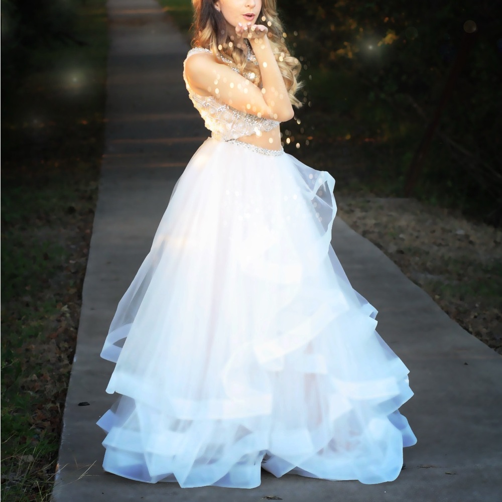 💋🩷Beautiful Terani Couture 2 piece beaded gown